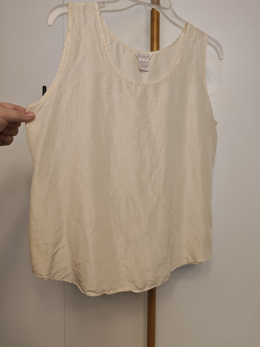 Minimalist Capsule Flowy Layering Cream 100% Silk Tank Top Scoop Neck Size L